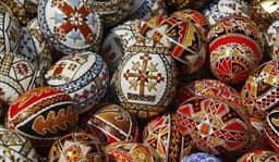 Վաճառվում են Զատիկի գեղեցիկ ապրանքներ՝ գունեղ ձու, զարդեր և նվերներ, Երևանում!