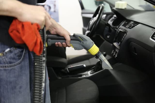 Մեքենաների քիմիական մաքրում Երևանում՝ մատչելի գներով և որակով!